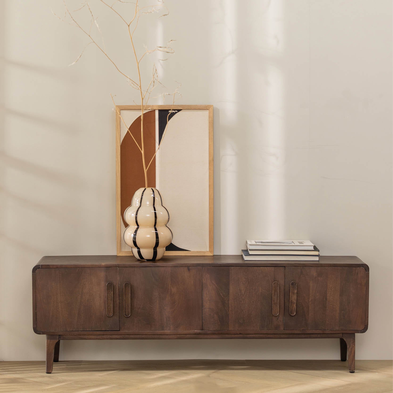 Van rustig beige naar Japandi: zo breng je meer contrast in huis