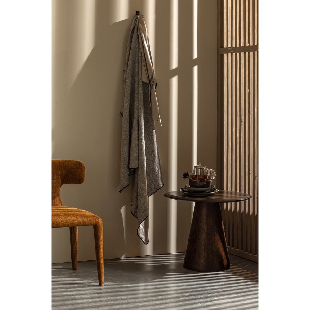 Posture side table mango wood walnut, room setting