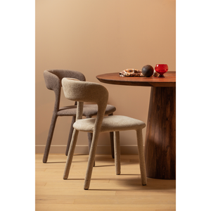 Noble chaise de salle à manger taupe, photo d'ambiance