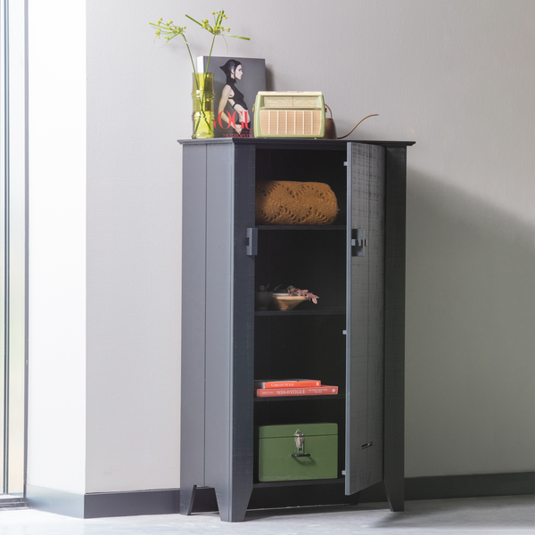 Gijs armoire brut de sciage pin noir, photo d'ambiance