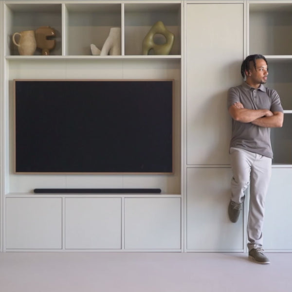 Man loopt weg bij Meggy kast